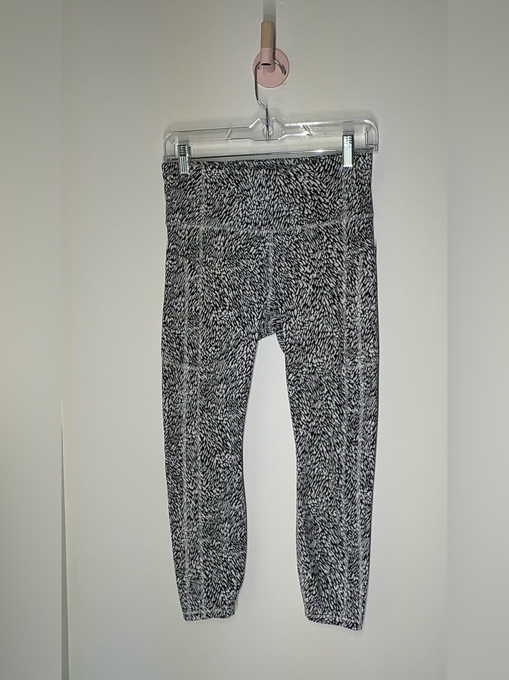 Athleta Ultimate Stash II Textured 7/8 Leggings Tailwind Black White M - Picture 8 of 13